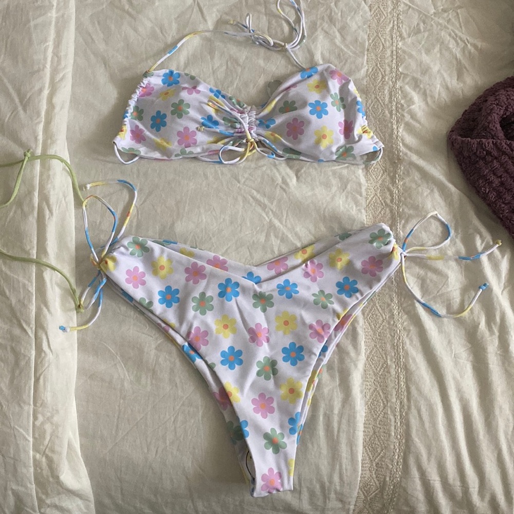 Aurelle flower print bikini